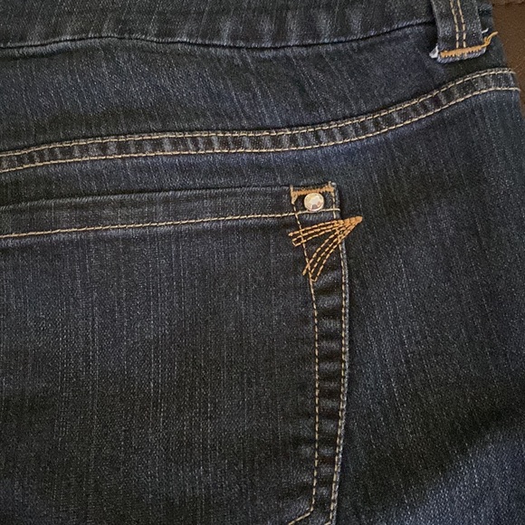 🎉SALE🎉Torrid Dark Wash Straight Leg Jeans size 20 - Picture 4 of 7